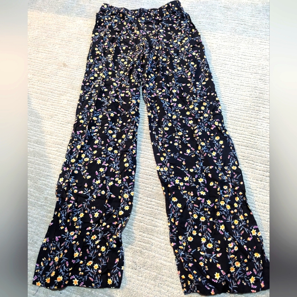 Floral pattern pants
